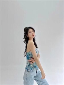 蓝色油画抹胸上衣图片