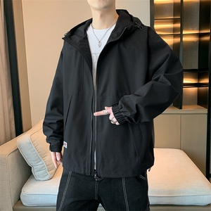 美式户外冲锋衣男外套纯色上衣服山系连帽简约工装户外冲锋衣夹克图片