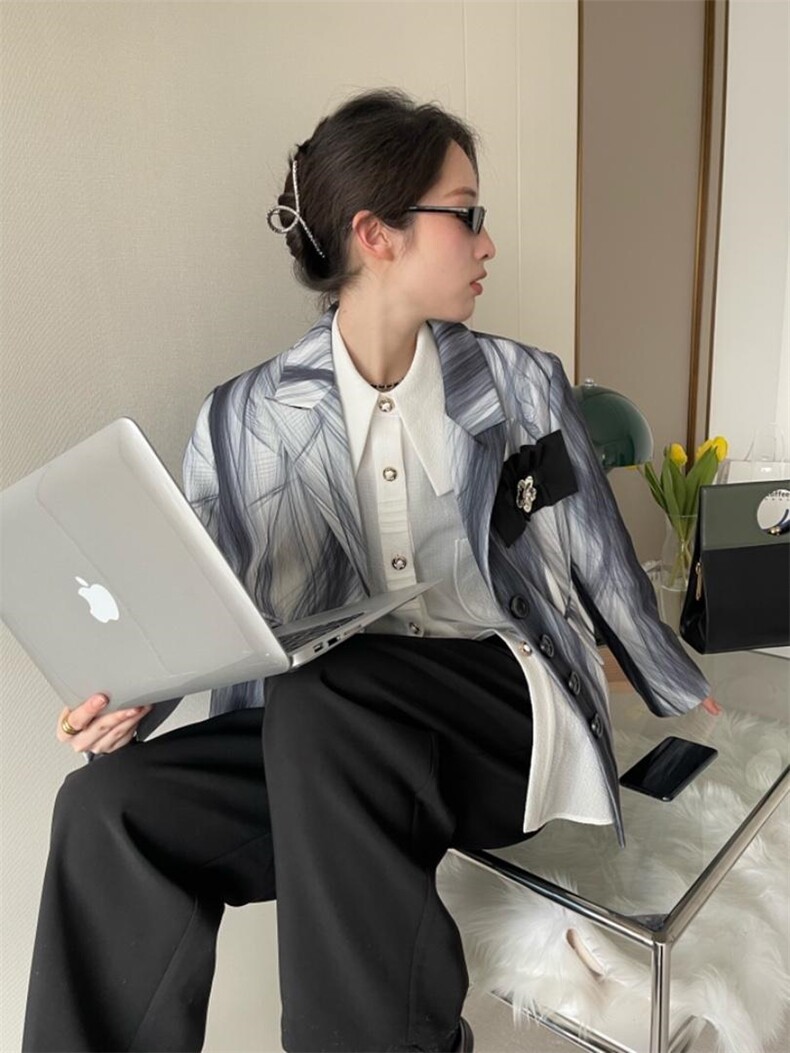 友情岁月西装，女装西装，Queena PHoebe