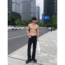 黑色