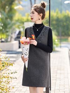 名媛小香风连衣裙两件套女2025春季新款重工钉珠毛呢背带裙打底衫图片