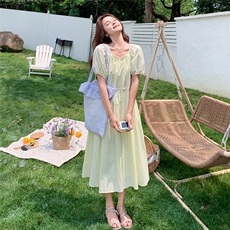 奶黄色设计感钉珠漂亮绝美泡泡袖连衣裙女夏季法式独特别致A字裙，女装连衣裙，慧尚依恋