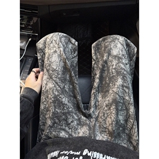 黑灰色