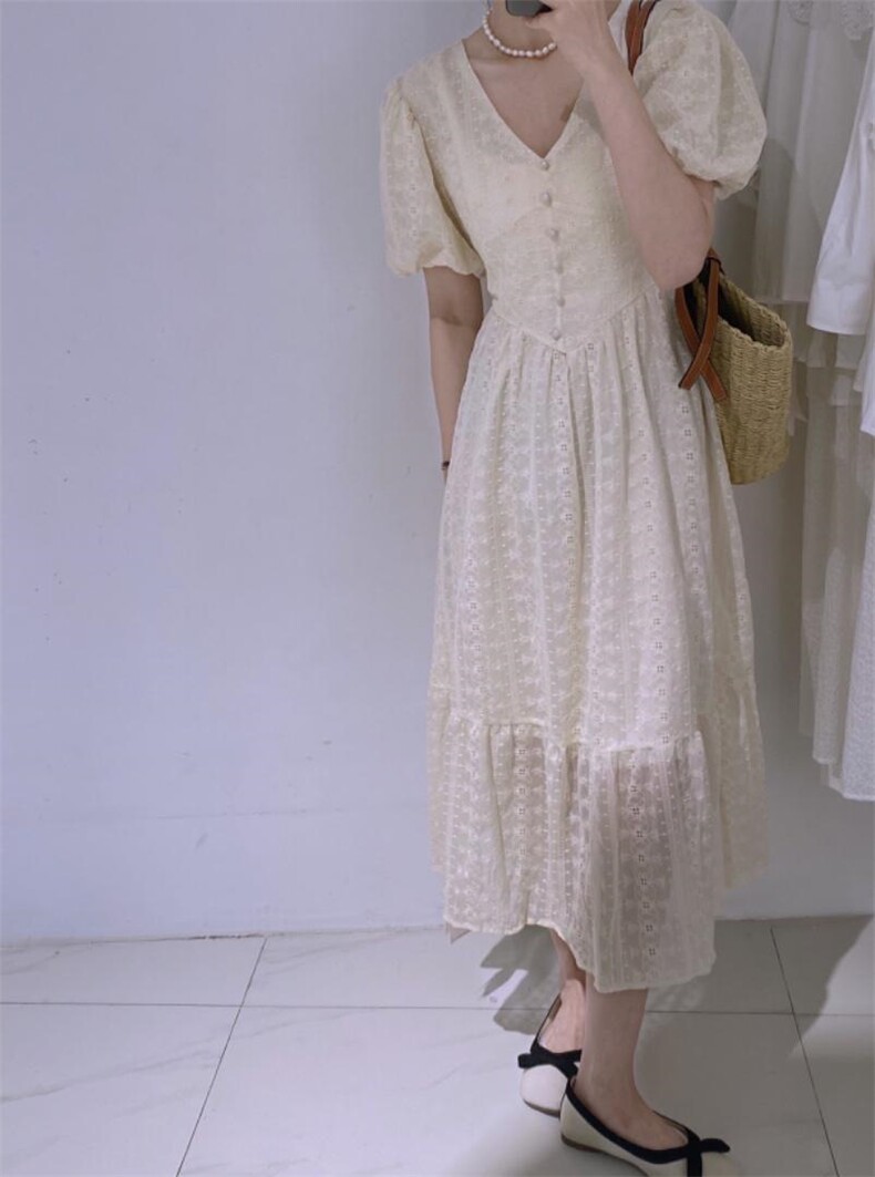 V领刺绣连衣裙，女装连衣裙，驿谷