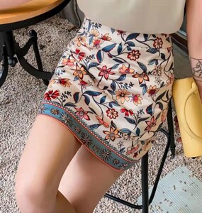 【现货】夏季新款手工钉珠半裙,女装半身裙,易霏金熙