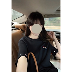 黑色