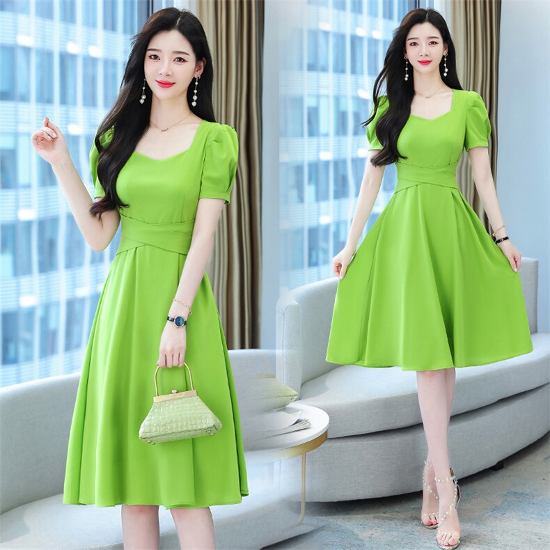 绿色方领连衣裙女2024年夏季新款质感高级感气质韩版遮肚高腰裙子，女装连衣裙，火爆靓佳人
