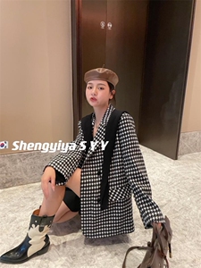 披肩格子西服图片