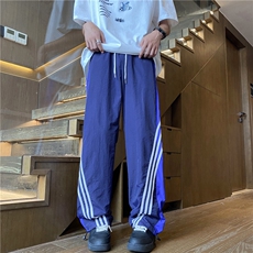 深蓝色
