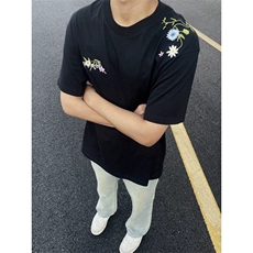 黑色