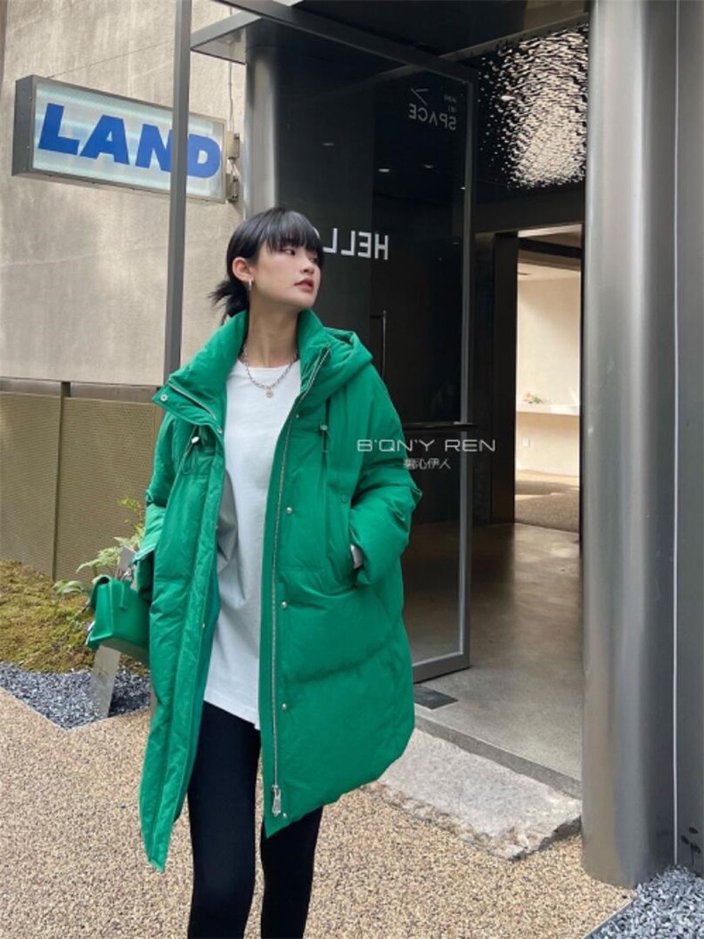 2021羽绒服、超有设计感的一款、面料舒适、长度也刚刚好，女装羽绒服，碧沁伊人