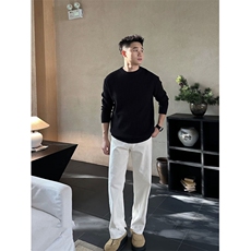 黑色圆领