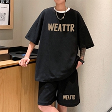 黑色