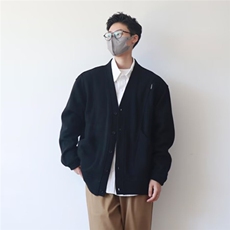 黑色