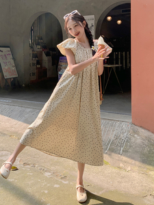 白色波点小飞袖连衣裙女2024夏新款韩版宽松显瘦慵懒风中长款裙子图片