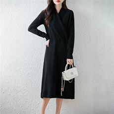 2025年秋季休闲风中长款长袖圆领时尚百搭通勤，女装连衣裙，绒汀羊绒