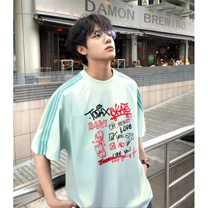 抖音得物品质二开240克宽松纯棉美式潮牌印花三条杠中性风短袖T恤图片