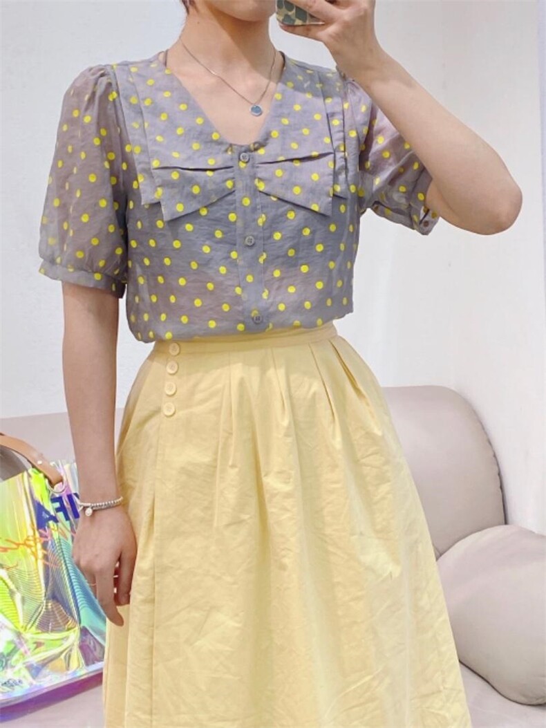 设计师款小衫洋气百搭，女装，依洛菲