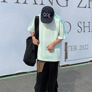 抖音得物品质二开240克宽松纯棉美式潮牌印花三条杠中性风短袖T恤图片