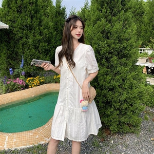 学院风减龄镂空上衣套装女夏新款小个子轻薄休闲显瘦背带裙两件套图片