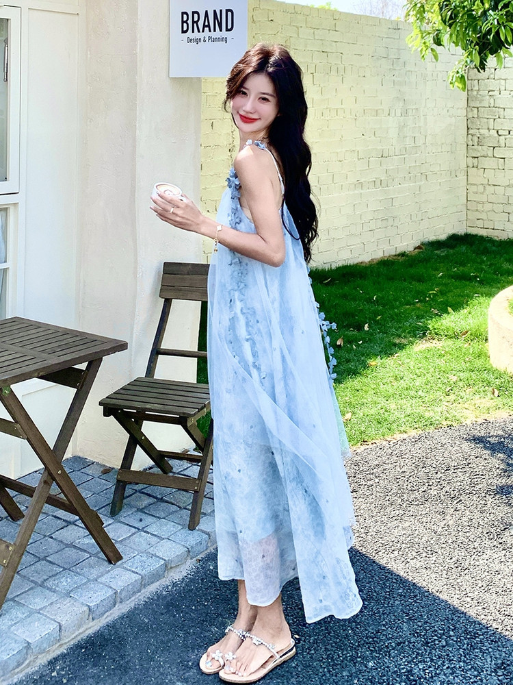 浅蓝色网纱拼接连衣裙女夏季2025法式超仙立体花朵肩带设计吊带裙,女装连衣裙,千寻