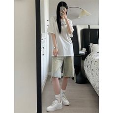 泥黄色