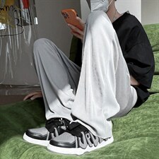 灰色