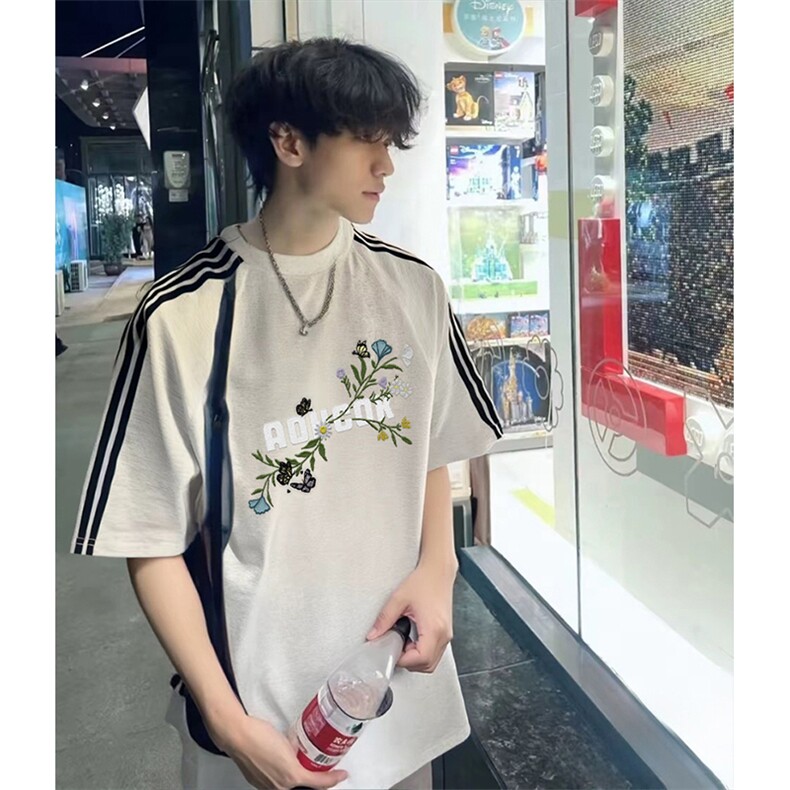 抖音得物品质二开240克宽松纯棉美式潮牌印花三条杠中性风短袖T恤图片