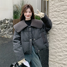 羊羔毛大翻领米白色羽绒服外套女冬季2025新款小个子学院风面包服，女装羽绒服，2C203