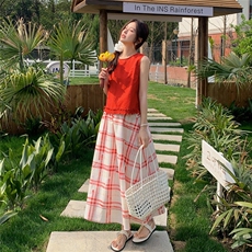 2025夏季新款时尚复古风对格剪裁少女风减龄格子红色半身裙两件套，女装套装/套裙，2C159