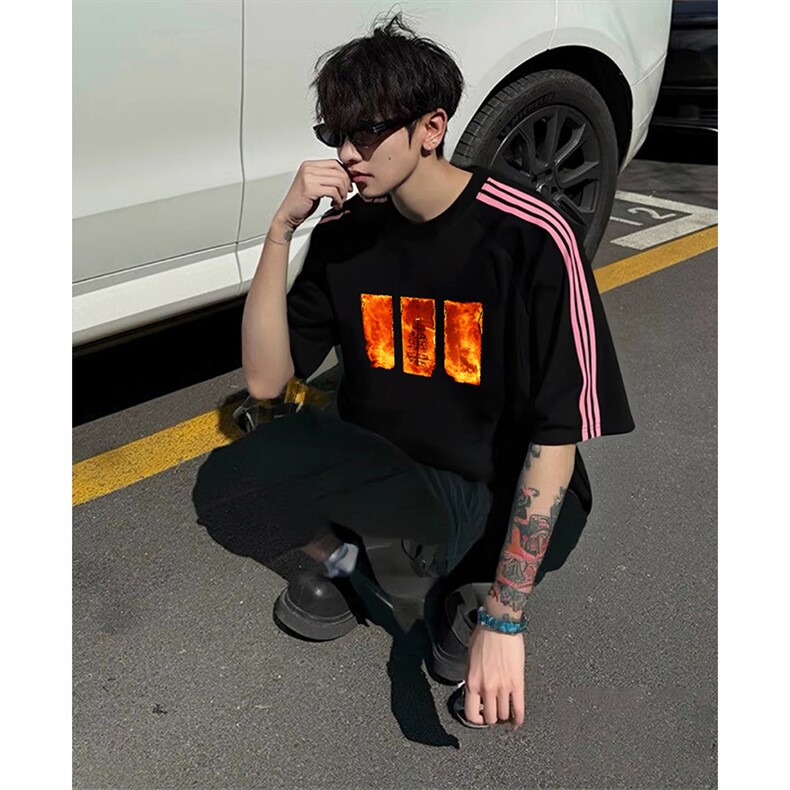 抖音得物品质二开240克宽松纯棉美式潮牌印花三条杠中性风短袖T恤图片