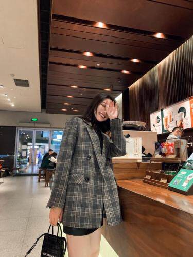 羽绒服西装，女装羽绒服，烜霏