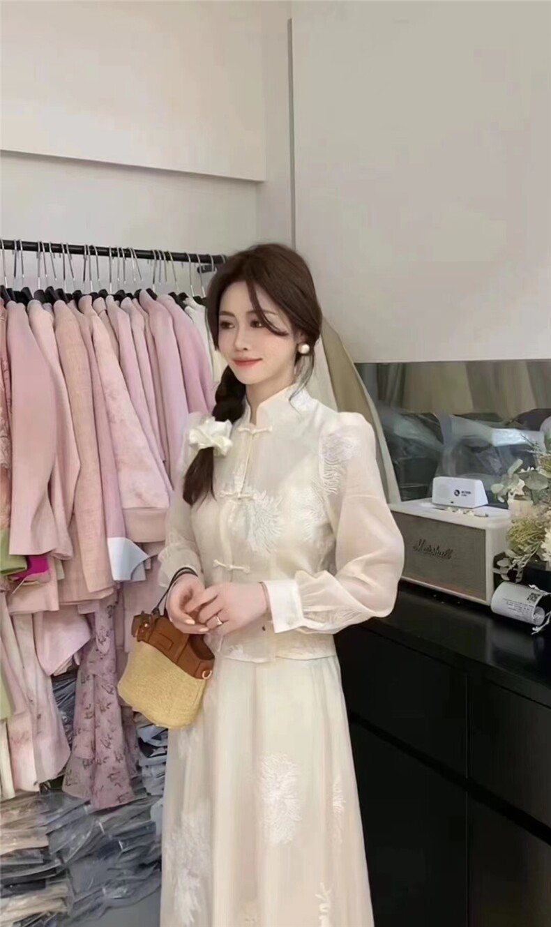 新中式中工刺绣天丝上衣+半身裙+内搭2024春夏新款三件套女盘扣潮,女装套装/套裙,喜见多金