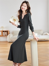 秋装新款2025长款针织修身显瘦毛衣打底过膝连衣裙女，女装连衣裙，时尚风爆