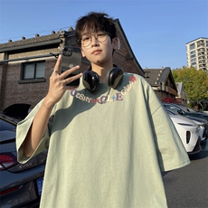 奶绿色