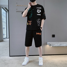 黑色
