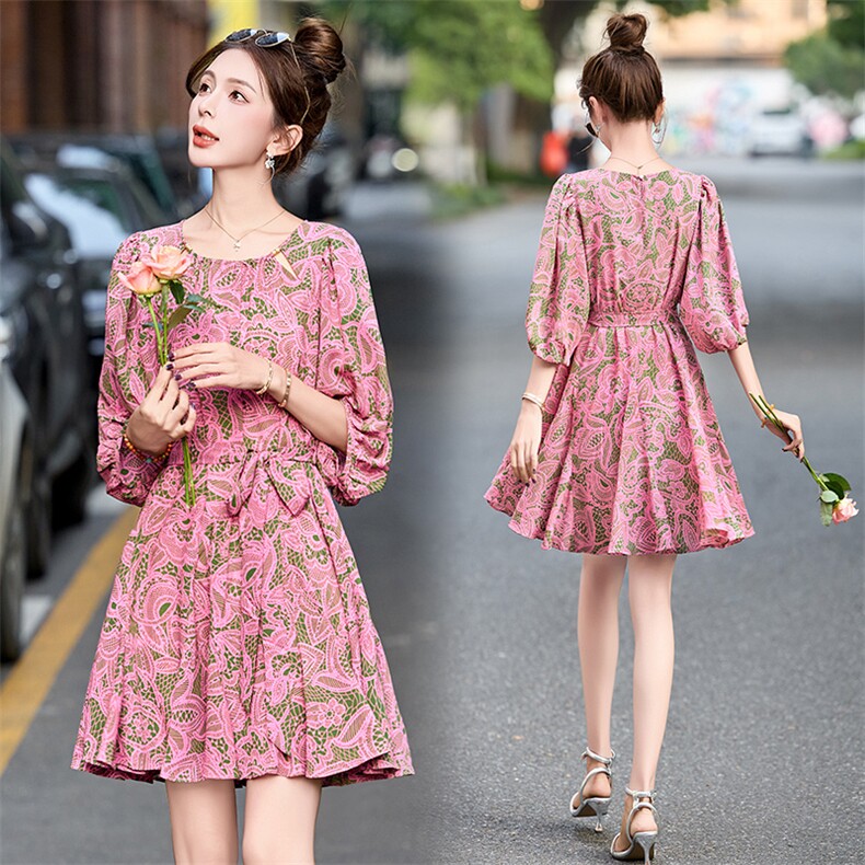 轻熟风碎花连衣裙2026年夏季新款风情万种收腰显瘦裙子小个子，女装连衣裙，盈茜
