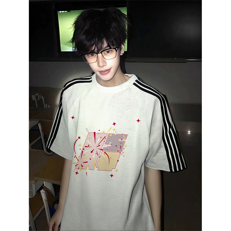 抖音得物品质二开240克宽松纯棉美式潮牌印花三条杠中性风短袖T恤,男装T恤,电商A486