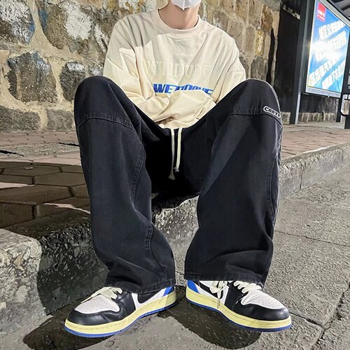 黑色