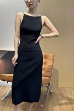 2024年夏季中长款时尚纯色简约百搭吊带连衣裙，女装连衣裙，挚尚羊绒