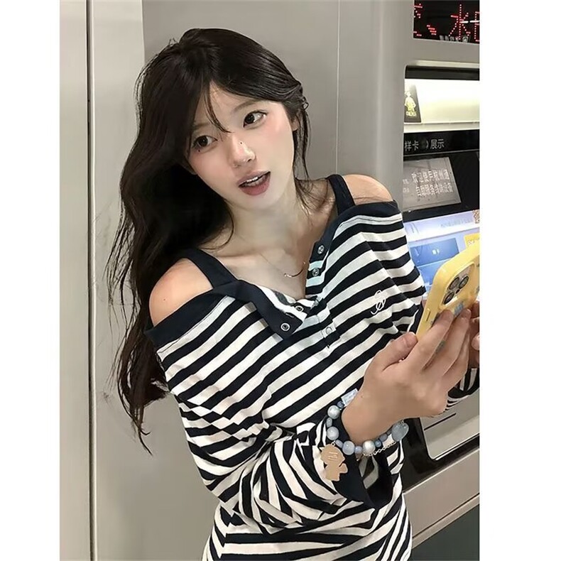 个性设计感露肩条纹T恤女秋季新款小众紧身长袖显瘦短款学生上衣t图片