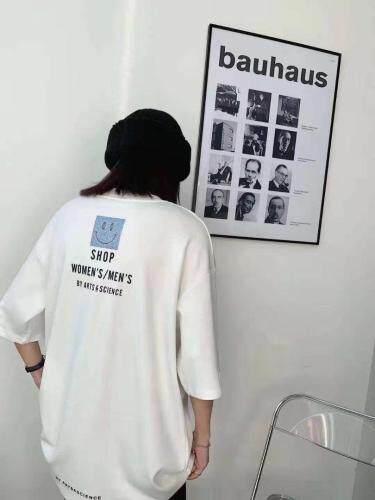 2021年现货时尚短T恤，女装T恤，拉嘉图