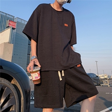 黑色