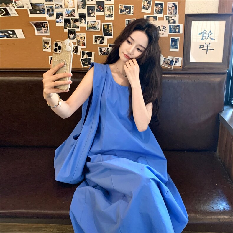 蓝色法式休闲减龄背心连衣裙女2025夏新款度假风宽松显瘦直筒长裙图片