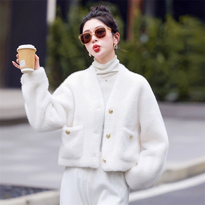 现货新款皮毛一体外套女短款小个子冬季2025新款加厚保暖仿皮草图片