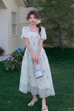 荡领刺绣仙女裙纯欲拼接连衣裙夏季收腰初恋小众碎花显瘦气质初恋，女装连衣裙，浙宝208A