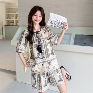 水墨画国风海边度假衬衣套装女2025夏季新款一整套阔腿短裤两件套图片