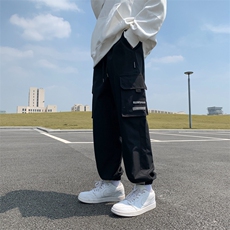 黑色