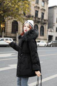 2021冬款上新大毛领袖口腰间抽绳设计休闲90绒羽绒服，女装羽绒服，红雀纺