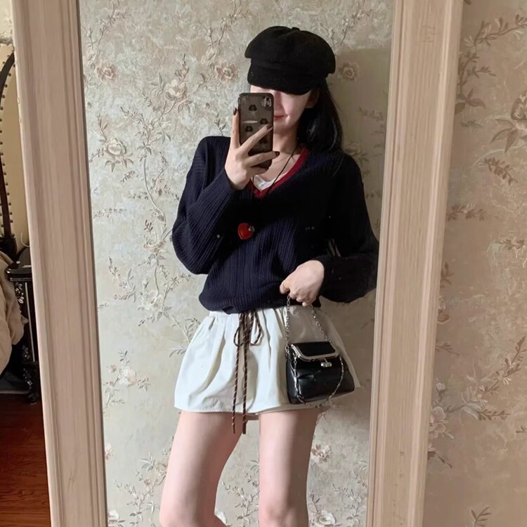 假两件撞色春季新款V领针织衫女设计感黑色内搭修身长袖打底上衣图片
